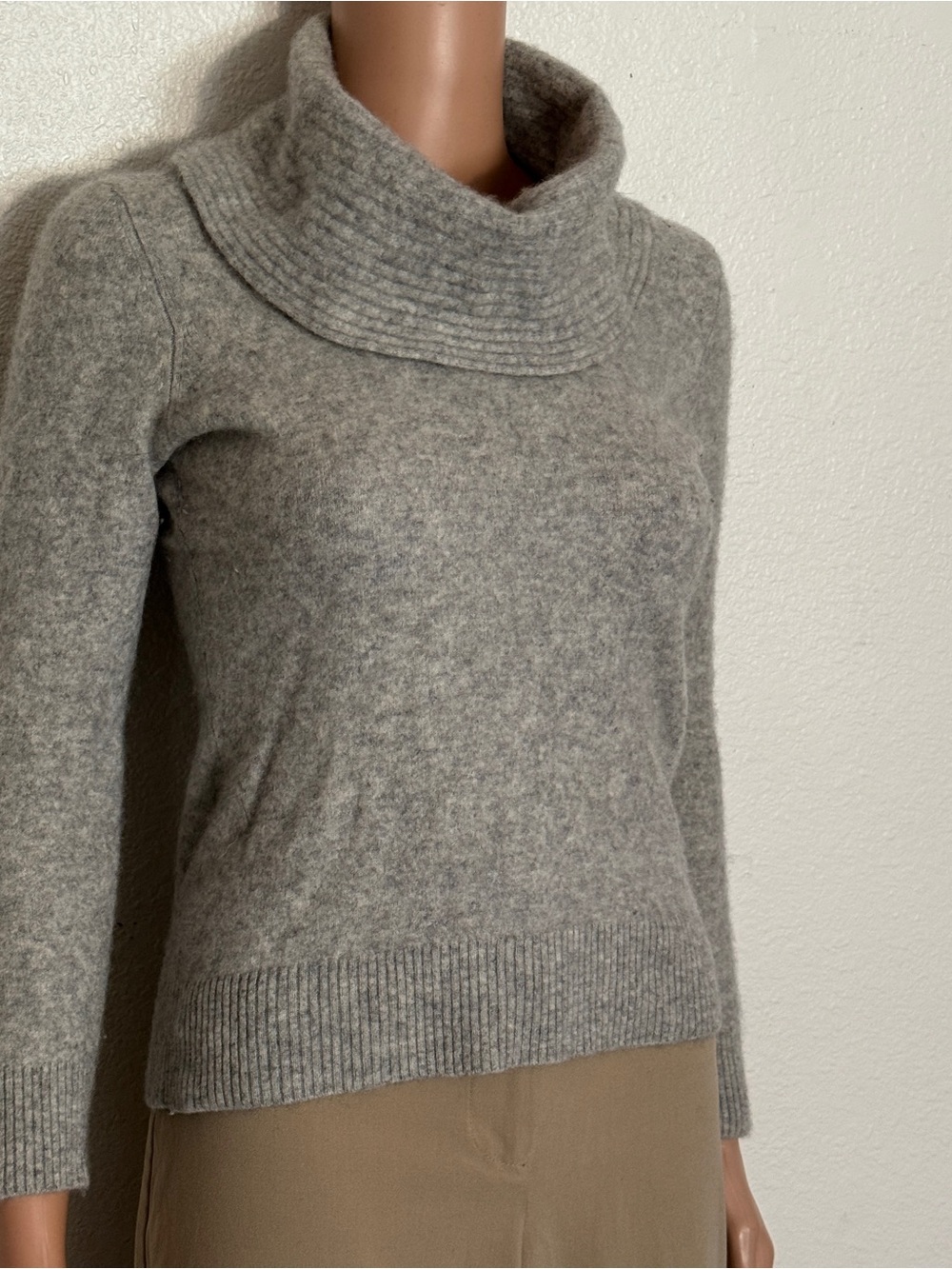 Antonio Melani 100% Cashmere Heather Grey Cowl Neck Knit Sweater Medium